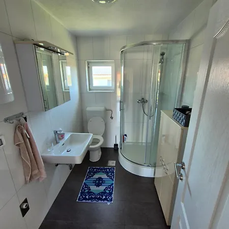 2 In Marica アパート プーラ