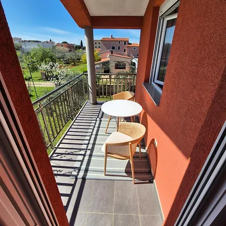 2 In Marica Apartamento